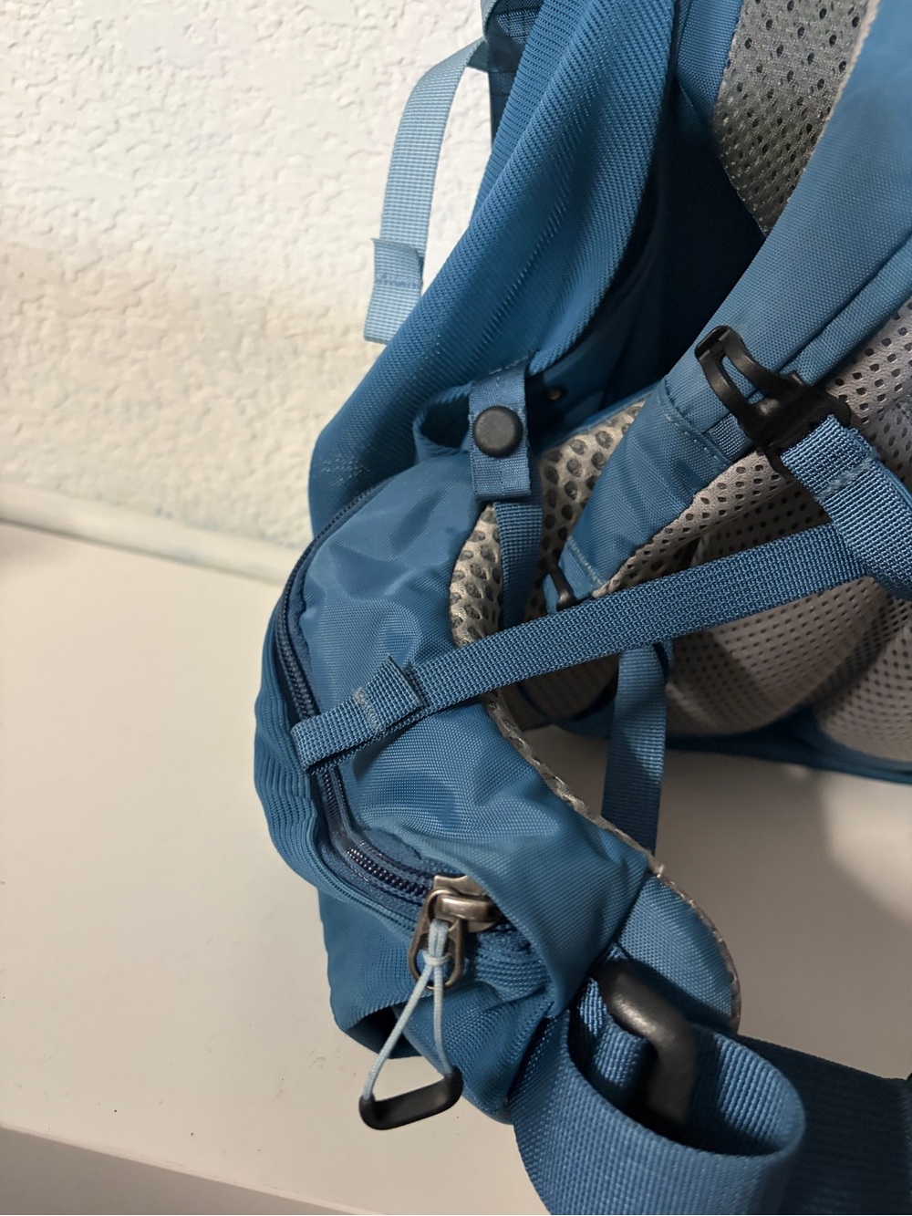 REI Co-op Women's Traverse 35 hiking Backpack 35 liters 16“-18”torso XS-S blue - Picture 7 of 11